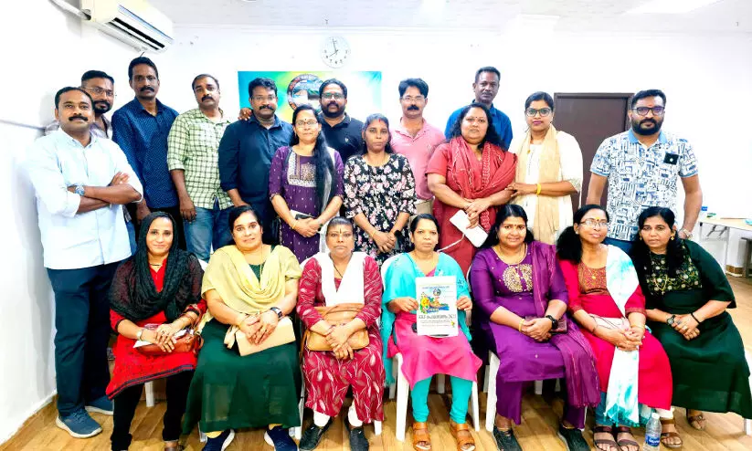 കു​വൈ​ത്ത് കൊ​ല്ലം ഫ്ര​ണ്ട്സ് ഓ​ണാ​ഘോ​ഷം സ​മ്മാ​ന​ക്കൂ​പ്പ​ൺ വി​ത​ര​ണം