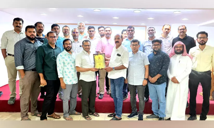 ഹ​മീ​ദ് കേ​ളോ​ത്തി​ന് കെ.​ഐ.​ജി യാ​ത്ര​യ​യ​പ്പ് ന​ൽ​കി