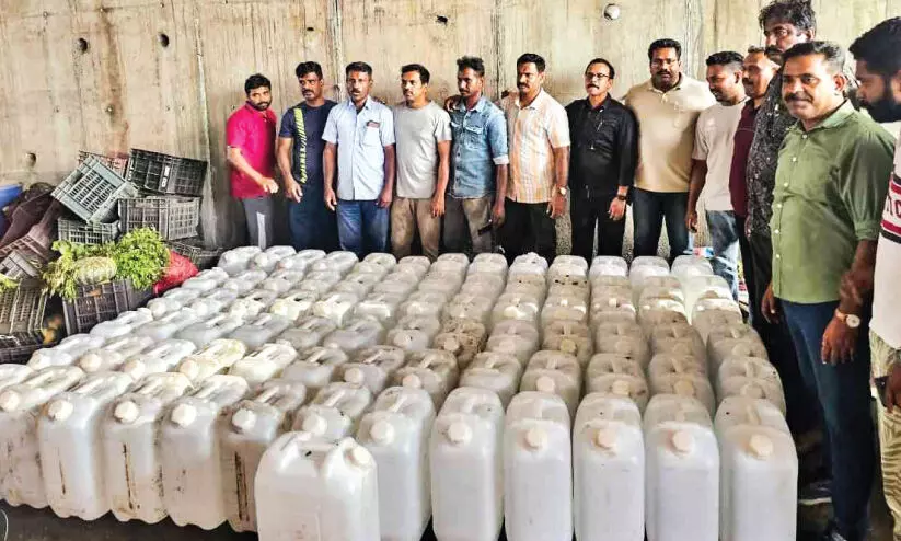 പച്ചക്കറി ലോറിയിൽ കടത്തിയ 2765 ലിറ്റർ സ്പിരിറ്റ് പിടികൂടി; ഒരാൾ അറസ്റ്റിൽ