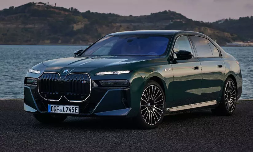 കണ്ടുകെട്ടിയ ആഡംബര കാറുകൾ ലേലം ചെയ്യും