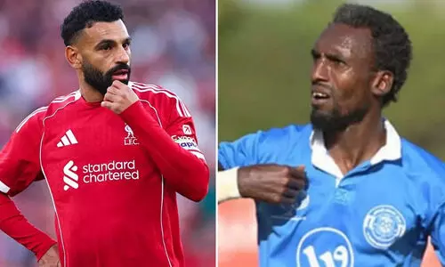 ‘എവിടെ വെച്ച്, എങ്ങനെ മരിച്ചു എന്ന് പറയാമോ’? ‘ഫലസ്തീൻ പെലെ’ക്ക് ആദരാഞ്ജലി അർപ്പിക്കുന്ന യുവേഫയുടെ സമൂഹമാധ്യമ പോസ്റ്റിനെതിരെ സലാഹ്