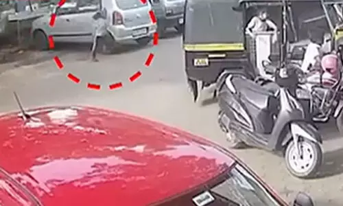 ഒന്നാം ക്ലാസുകാരിയെ സ്കൂൾ കോമ്പൗണ്ടിൽ കാറിടിച്ചു; വിവരം അറിയിച്ചില്ലെന്ന് രക്ഷിതാക്കൾ, സംഭവം കണ്ടവരാരും തങ്ങളോട് പറഞ്ഞില്ലെന്ന് അധികൃതർ