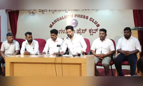 ധ​ർ​മ​സ്ഥ​ല​യി​ൽ മാ​ധ്യ​മ​പ്ര​വ​ർ​ത്ത​ക​രെ ആ​ക്ര​മി​ച്ച​തി​ൽ ദ​ലി​ത് സം​ഘ പ്ര​തി​ഷേ​ധം