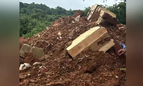 മൃ​ത​ദേ​ഹാ​വ​ശി​ഷ്ട​ങ്ങ​ൾ തി​ര​യു​ന്ന വ​ന​മേ​ഖ​ല​യി​ൽ വ​ൻ​തോ​തി​ൽ മ​ണ്ണും മാ​ലി​ന്യ​വും ത​ള്ളി