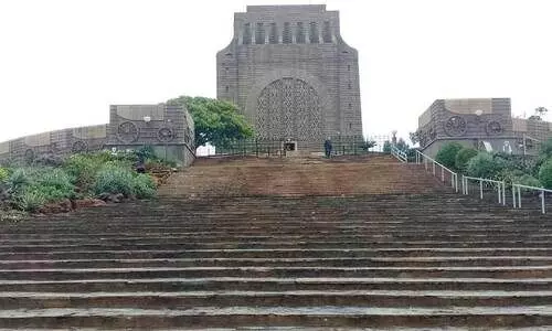 ജക്കറാന്ദകളുടെ നഗരം ജക്കറാന്ദകളുടെ നഗരം