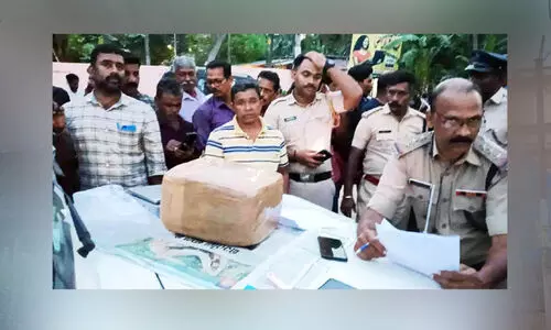 ഒമ്പത് കിലോ കഞ്ചാവുമായി പിടിയിൽ ഒമ്പത് കിലോ കഞ്ചാവുമായി പിടിയിൽ