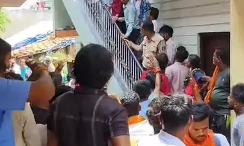 ഛത്തീസ്ഗഢിൽ ക്രിസ്ത്യൻ പ്രാർഥനകൂട്ടായ്മക്ക് നേരെ ബജ്രംഗ്ദൾ പ്രതിഷേധം; പൊലീസിന്റെ സാന്നിധ്യത്തിൽ മർദിച്ചെന്ന് പാസ്റ്റർ