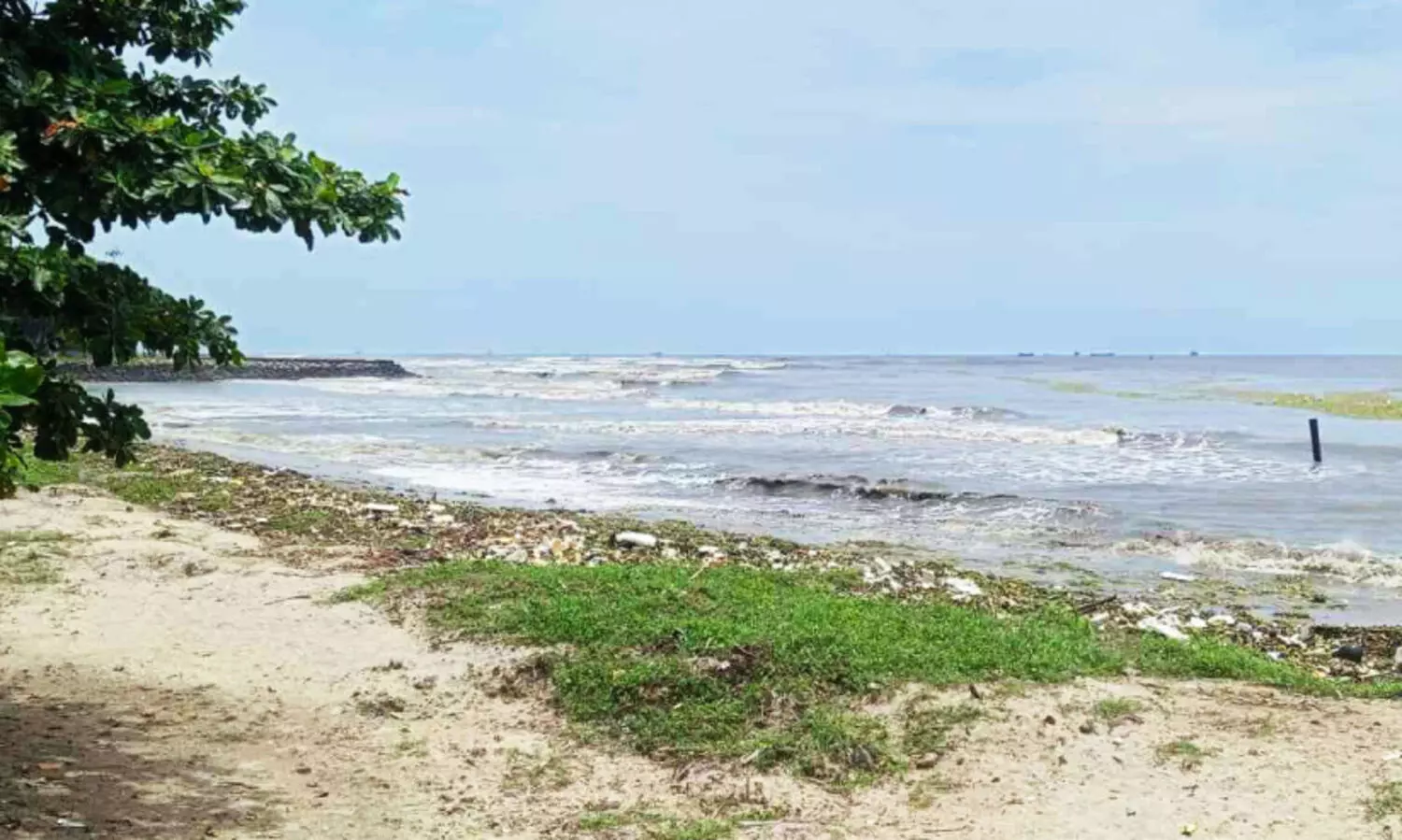 ഇല്ലാതായി കടൽതീരം; ‘ഗേ​റ്റ് വേ ​ഹാ​ർ​ബ​ർ’ എ​ന്ന വ​ൻ പ​ദ്ധ​തി​യും ന​ട​ന്നി​ല്ല