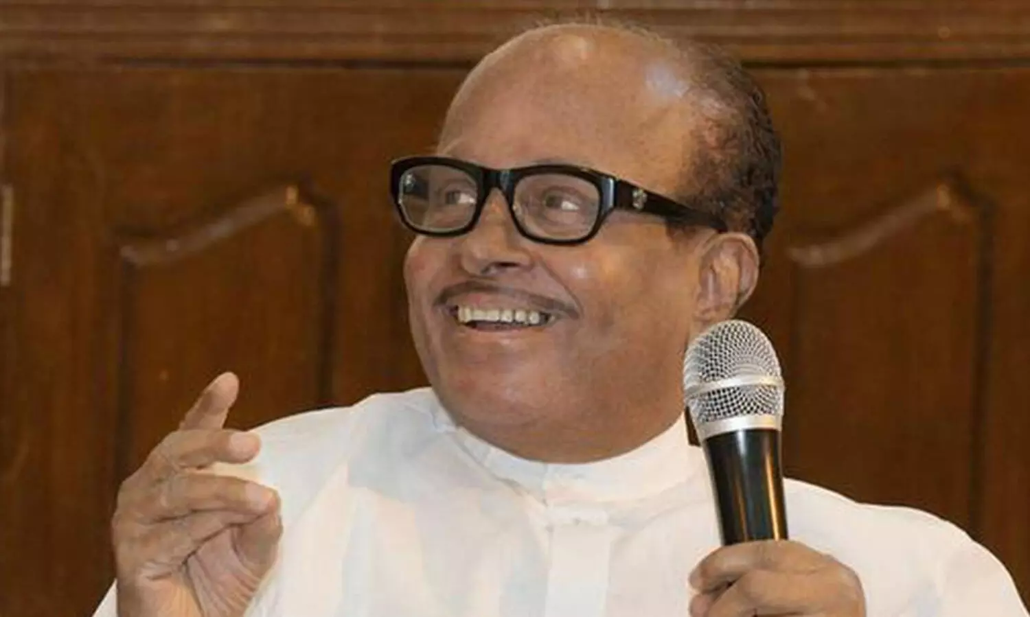 ധർമസ്ഥലയെ പിന്തുണച്ച് മുതിർന്ന കോൺഗ്രസ് നേതാവ്: ‘പള്ളികളിലും ശവസംസ്കാരം നടത്തുന്നില്ലേ? ധർമസ്ഥലക്കെതിരായ ചെളിയേറ് ദുഃഖകരം’