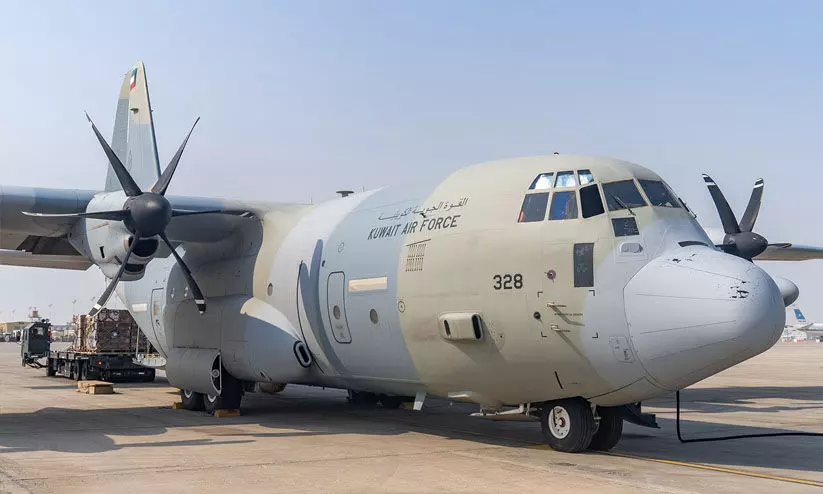 ഫലസ്തീൻ ജനതയെ ചേർത്തു പിടിച്ച് കുവൈത്ത്;  10 ടൺ ഭക്ഷ്യ വസ്തുക്കളുമായി ആദ്യ വിമാനം