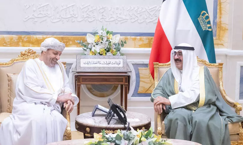 ഒമാൻ ആഭ്യന്തര മന്ത്രി കുവൈത്തിൽ; അമീറുമായി കൂടികാഴ്ച നടത്തി ഒമാൻ ആഭ്യന്തര മന്ത്രി കുവൈത്തിൽ; അമീറുമായി കൂടികാഴ്ച നടത്തി