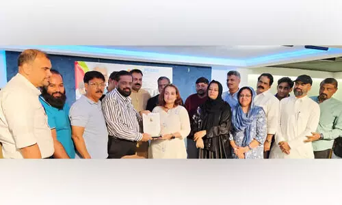 വി.​എ​സ്, ക​ലാ​ഭ​വ​ൻ ന​വാ​സ്, ന​ട​ൻ ഷാ​ന​വാ​സ് എ​ന്നി​വ​രെ പെ​രി​ന്ത​ൽ​മ​ണ്ണ എ​ൻ.​ആ​ർ.​ഐ ഫോ​റം അ​നു​സ്മ​രി​ച്ചു