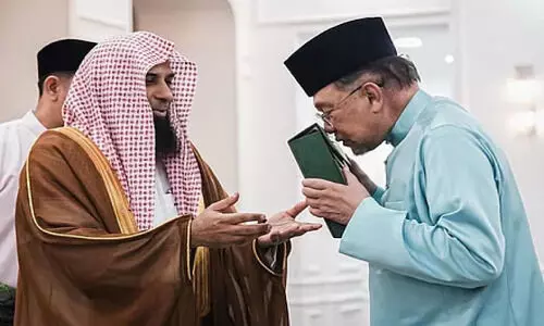 മ​സ്​​ജി​ദു​ന്ന​ബ​വി ഇ​മാം ഡോ. ​സ്വ​ലാ​ഹ്​ അ​ൽ​ബ​ദീ​ർ മ​ലേ​ഷ്യ​യി​ൽ; സൗ​ദി​യു​മാ​യു​ള്ള ശ​ക്ത​മാ​യ ബ​ന്ധ​ത്തെ പ്ര​ശം​സി​ച്ച്​ മ​ലേ​ഷ്യ​ൻ പ്ര​ധാ​ന​മ​ന്ത്രി