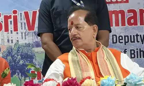 രണ്ട് വോട്ടർ ഐ.ഡി കാർഡുകൾ; ബിഹാർ ഉപമുഖ്യമന്ത്രിയും ബി.ജെ.പി നേതാവുമായ വിജയ് കുമാർ സിൻഹക്ക് നോട്ടീസ്