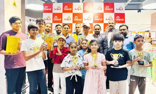 ഗ്രാ​ൻ​ഡ് മാ​ൾ ഹൈ​പ്പ​ർ​മാ​ർ​ക്ക​റ്റ് ടോ​യ് കാ​ർ റേ​സി​ങ് മ​ത്സ​രം