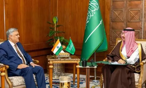 ഇന്ത്യൻ അംബാസഡറും കോൺസുൽ ജനറലും അസീർ മേഖല ഗവർണറെ സന്ദർശിച്ചു