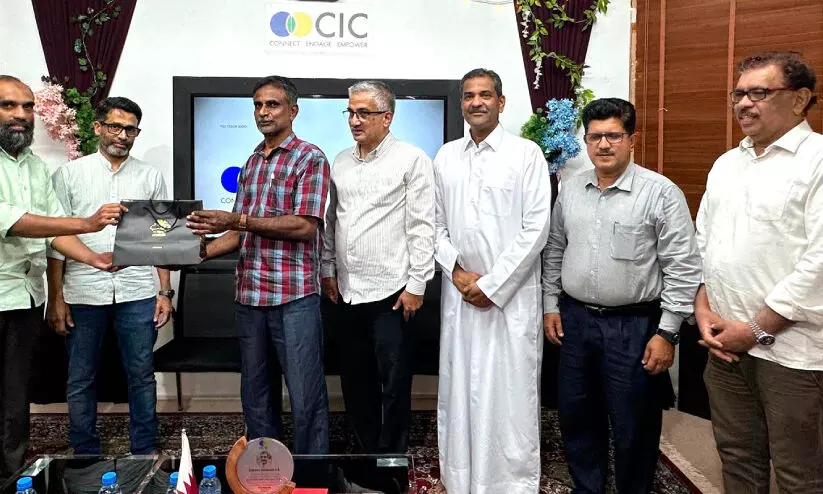 സ​ക്കീ​ർ ഹു​സൈ​ന് യാ​ത്ര​യ​യ​പ്പ് ന​ൽ​കി