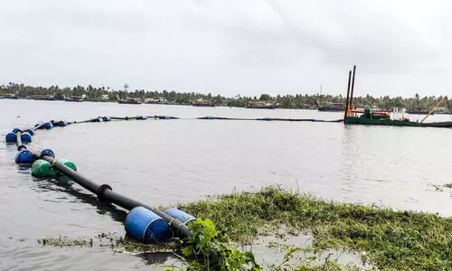 കായംകുളം കായലിൽ മണൽഖനനം; പ്രതിഷേധമുയർന്നതോടെ നിർത്തി