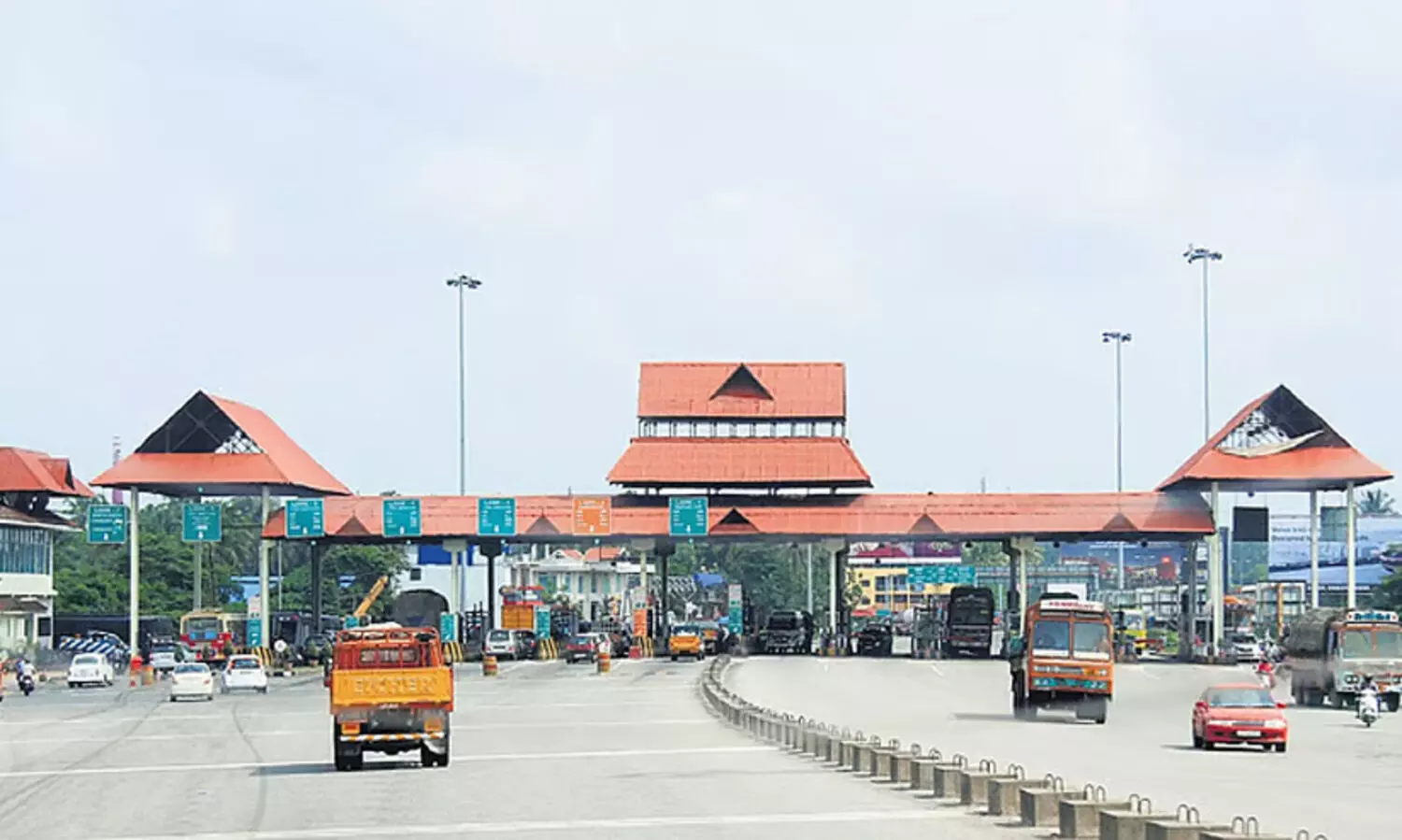 ടോൾ പിരിവ് ഇല്ലെങ്കിൽ മറ്റു സേവനങ്ങളും നൽകില്ല; പാലിയേക്കരയിൽ പ്രതികാര നടപടിയുമായി കരാർ കമ്പനി, പൊതുജനങ്ങൾക്ക് നൽകിയ എല്ലാ സേവനങ്ങളും നിർത്തി