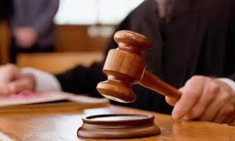 അനധികൃതമായി വിദേശ തൊഴിലാളികളെ താമസിപ്പിച്ചു; പത്ത് പേർക്ക് തടവും പിഴയും വിധിച്ച് കോടതി അനധികൃതമായി വിദേശ തൊഴിലാളികളെ താമസിപ്പിച്ചു; പത്ത് പേർക്ക് തടവും പിഴയും വിധിച്ച് കോടതി