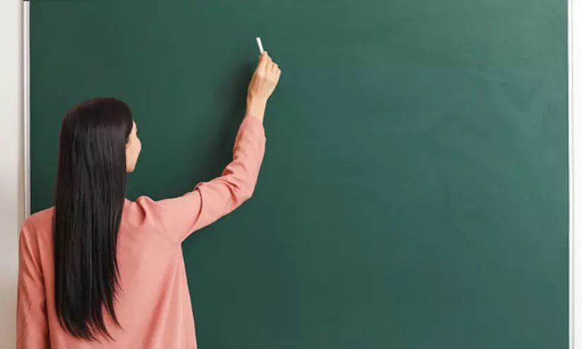 ശമ്പളമില്ലാതെ താത്കാലിക അധ്യാപകർ