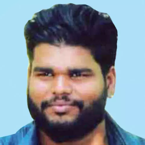 ച​ര​ക്ക് ലോ​റി​ക്ക് പി​ന്നി​ൽ മി​നി​ലോ​റി​യി​ടി​ച്ചു; ഡ്രൈ​വ​ർ മ​രി​ച്ചു