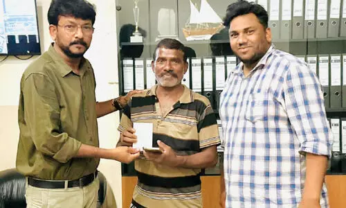 തൊ​ഴി​ൽ പ്ര​തി​സ​ന്ധി​യി​ൽപെ​ട്ട ഇ​ന്ത്യ​ക്കാ​രെ യാം​ബു ന​വോ​ദ​യ സ​ന്ന​ദ്ധ പ്ര​വ​ർ​ത്ത​ക​രു​ടെ ഇ​ട​പെ​ട​ലി​ൽ നാ​ട്ടി​ലെ​ത്തി​ച്ചു