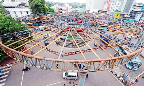 കോട്ടയത്തെ ആകാശപ്പാത; അപമാനഭാരം താങ്ങി ഇനി എത്രനാൾ​?