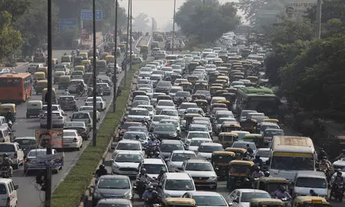 കാലാവധി കഴിഞ്ഞ വാഹനങ്ങൾക്കുമേൽ നടപടിയെടുക്കില്ല; ഡൽഹിയിലെ വാഹന ഉടമകൾക്ക് ആശ്വാസമായി സുപ്രീം കോടതി ഉത്തരവ്