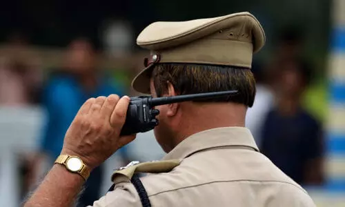 നാല് വ്യാജ ഐഡികൾ, കളിത്തോക്ക്, പതിവു പരിശോധന; 36കാരൻ പൊലീസായി ജീവിച്ചത് 2 വർഷം, ഒടുവിൽ പിടിയിൽ