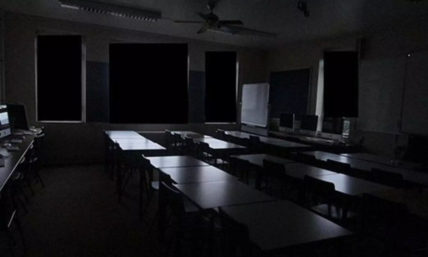 വൈ​കി​യെ​ത്തി​യ​തി​ന് അ​ഞ്ചാം ക്ലാ​സു​കാ​ര​നെ ഇ​രു​ട്ടു​മു​റി​യി​ൽ ഇ​രു​ത്തി​യെ​ന്ന പ​രാ​തി: അ​ന്വേ​ഷ​ണം പ്ര​ഖ്യാ​പി​ച്ച്​ മ​ന്ത്രി