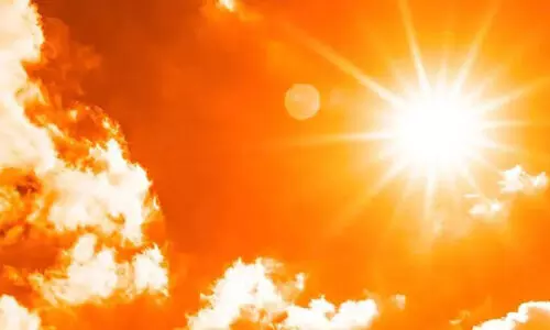 ഈ​ർ​പ്പ​വും പൊ​ടി​യും നി​റ​ഞ്ഞ് അ​ന്ത​രീ​ക്ഷം