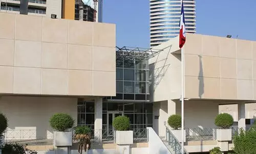 മാ​ധ്യ​മ​പ്ര​വ​ർ​ത്ത​ക​ർ കൊ​ല്ല​പ്പെ​ട്ട സം​ഭ​വം; അ​പ​ല​പി​ച്ച് ദോ​ഹ​യി​ലെ ഫ്ര​ഞ്ച് എം​ബ​സി