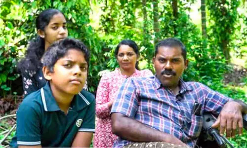 പരിമിതിയോട് പോരാടാൻ പലവഴികൾ തേടിയ മനുവിന് സംസ്ഥാന സർക്കാരിന്റെ മികച്ച ഭിന്നശേഷി കർഷകനുള്ള അവാർഡ് പരിമിതിയോട് പോരാടാൻ പലവഴികൾ തേടിയ മനുവിന് സംസ്ഥാന സർക്കാരിന്റെ മികച്ച ഭിന്നശേഷി കർഷകനുള്ള അവാർഡ്