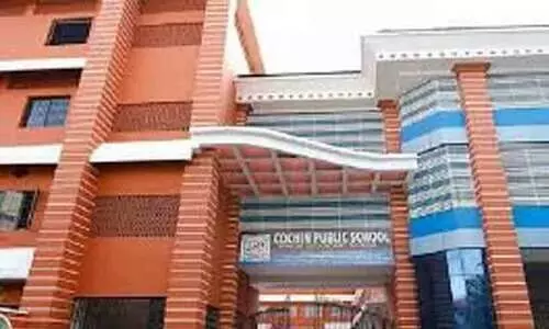 രണ്ടുമിനിറ്റ് വൈകിയതിന് അഞ്ചാംക്ലാസുകാ​രനെ ഇരുട്ടുമുറിയിൽ ഒറ്റക്കിരുത്തിയതായി പരാതി; നിഷേധിച്ച് സ്കൂൾ അധികൃതർ