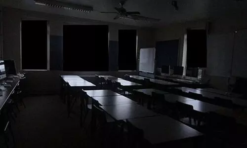 വൈ​കി​യെ​ത്തി​യ​തി​ന് അ​ഞ്ചാം ക്ലാ​സു​കാ​ര​നെ ഇ​രു​ട്ടു​മു​റി​യി​ൽ ഇ​രു​ത്തി​യെ​ന്ന പ​രാ​തി: അ​ന്വേ​ഷ​ണം പ്ര​ഖ്യാ​പി​ച്ച്​ മ​ന്ത്രി