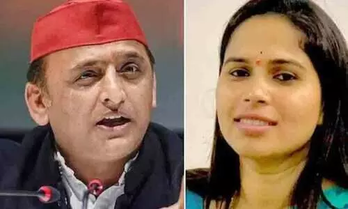 Akhilesh Yadav, Pooja Pal