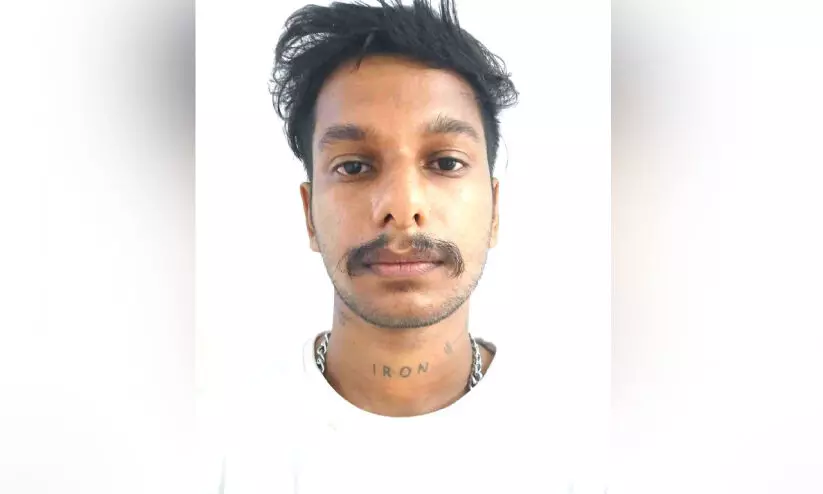 എം.ഡി.എം.എയും ഹൈബ്രിഡ് കഞ്ചാവുമായി യുവാവ് പിടിയിൽ എം.ഡി.എം.എയും ഹൈബ്രിഡ് കഞ്ചാവുമായി യുവാവ് പിടിയിൽ