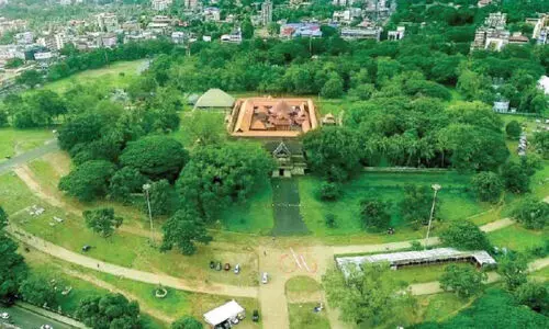 തൃ​ശൂ​ർ എ​ന്ന പോ​രാ​ട്ട ഭൂ​മി