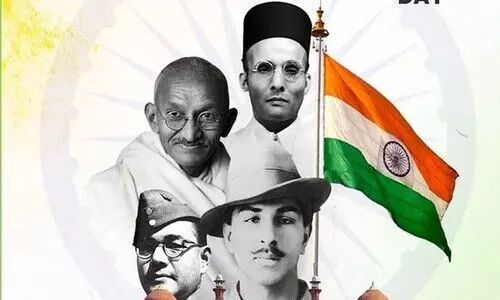 ഗാന്ധിജിയുടെ മുകളിൽ സവർക്കറുടെ ചിത്രവുമായി സ്വാതന്ത്ര്യ ദിനാശംസകൾ നേർന്ന് പെട്രോളിയം മന്ത്രാലയം