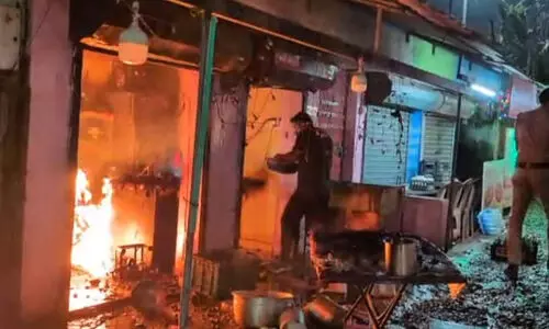 കണിമംഗലത്ത് ഗ്യാസ് സിലിണ്ടർ ചോർന്ന് തട്ടുകടക്ക് തീപിടിച്ചു