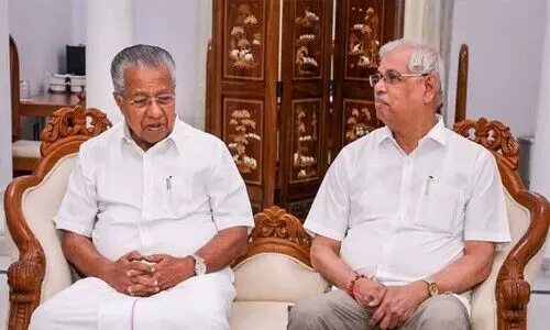 ഗവർണർ സംഘടിപ്പിച്ച അറ്റ് ഹോം വിരുന്ന് സൽക്കാരത്തിൽ പങ്കെടുക്കാതെ മുഖ്യമന്ത്രിയും വിരുന്നുകാരും ഗവർണർ സംഘടിപ്പിച്ച അറ്റ് ഹോം വിരുന്ന് സൽക്കാരത്തിൽ പങ്കെടുക്കാതെ മുഖ്യമന്ത്രിയും വിരുന്നുകാരും