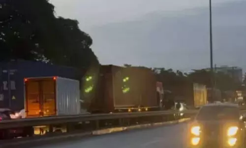 തൃശൂർ-എറണാകുളം ദേശീയപാതയിൽ വൻ ഗതാഗതകുരുക്ക്; മൂന്ന് കിലോമീറ്ററോളം വാഹനങ്ങളുടെനിര