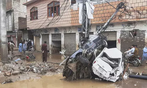പാകിസ്താനിൽ ​മേഘ സ്ഫോടനവും പ്രളയവും; 300​േലറെ മരണം