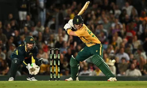 അമ്പമ്പോ എന്തൊരു സിക്സ്! തുടർച്ചയായി ബ്രെവിസിന്‍റെ മൂന്ന് ‘നോ ലുക്ക് സിക്സു’കൾ, യുവതാരത്തിന്‍റെ ബാറ്റിന്‍റെ ചൂടറിഞ്ഞ് ഓസീസ് ബൗളർ -വിഡിയോ