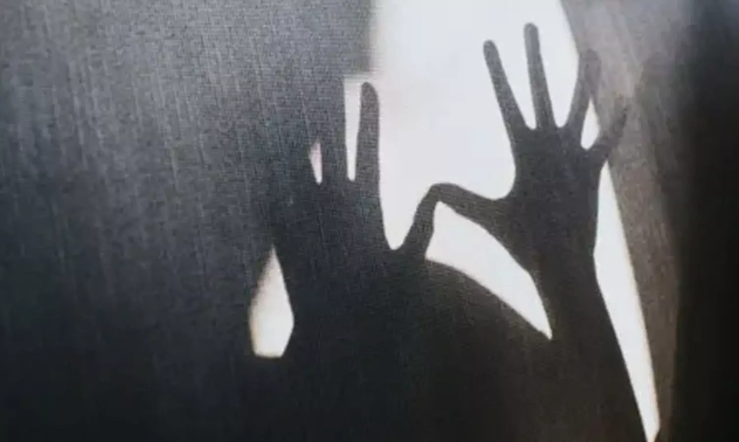 മാതാവിനെ ബലാത്സംഗം ചെയ്ത് 39കാരൻ മകൻ; പണ്ട് വിവാഹേതര ബന്ധമുണ്ടായിരുന്നു, അതിനുള്ള ശിക്ഷയെന്ന്