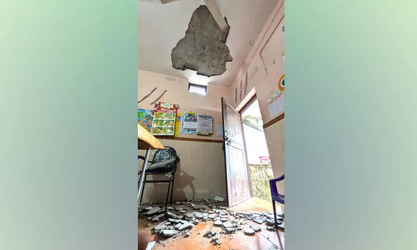 അംഗൻവാടി കെട്ടിടത്തിന്റെ സീലിങ് പൊട്ടിവീണു