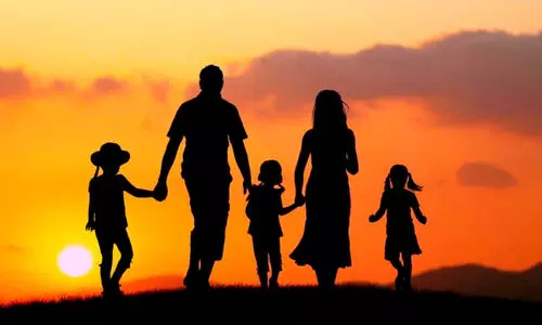 അ​ടു​പ്പം കൂ​ട​ട്ടെ; വൈ​കാ​രി​ക  ബ​ന്ധ​ങ്ങ​ളു​ടെ ആ​വ​ശ്യ​ക​ത