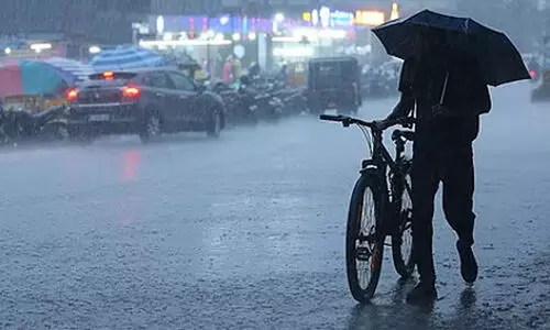 സംസ്ഥാനത്ത് മഴ തുടരും; മൂന്ന് ജില്ലകളിൽ ഓറഞ്ച് അലർട്ട്