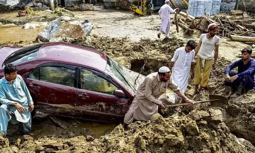 പാക് പ്രളയം: മരണം 327 ആയി, മഴ തുടരുമെന്ന് പ്രവചനം